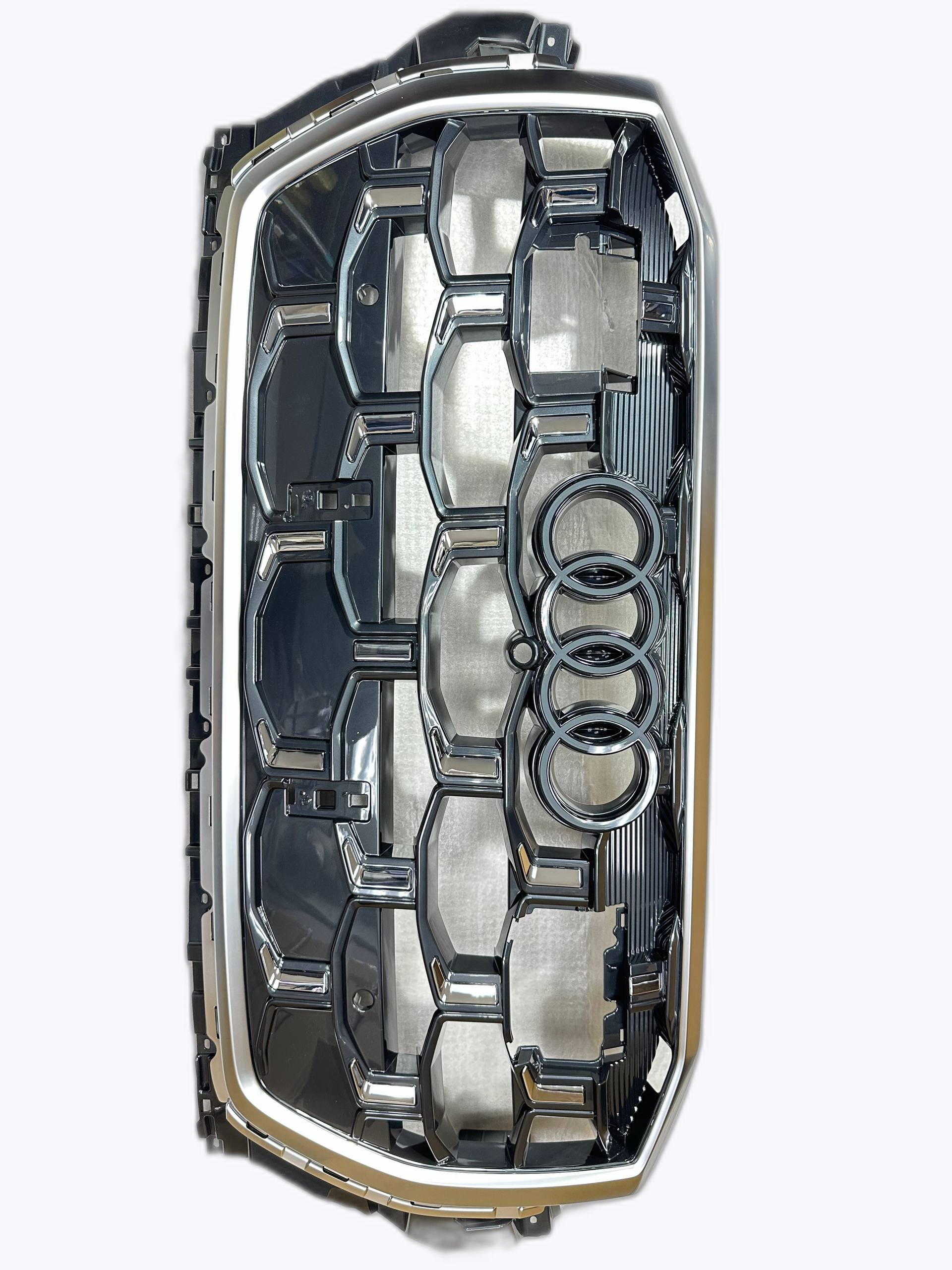 Q7 решетка передняя 24 спортивная, с датчиками RN4 SLINE SUV Q7 4M0 853 651 BM RN4 4M0853651BPRN4 2024-
