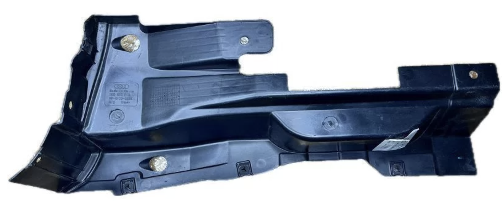 Облицовка (защита) днища справа спереди Audi Q3 8U 8U0825202A
