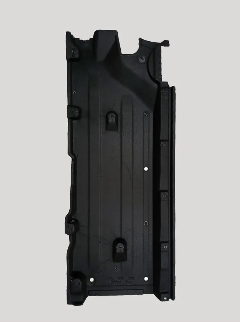 Облицовка (защита) днища правая Audi Q3 8U